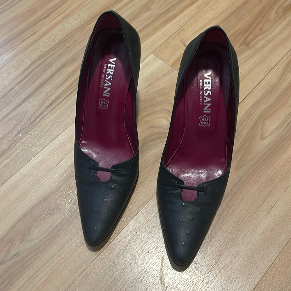 Italian Versani black pumps